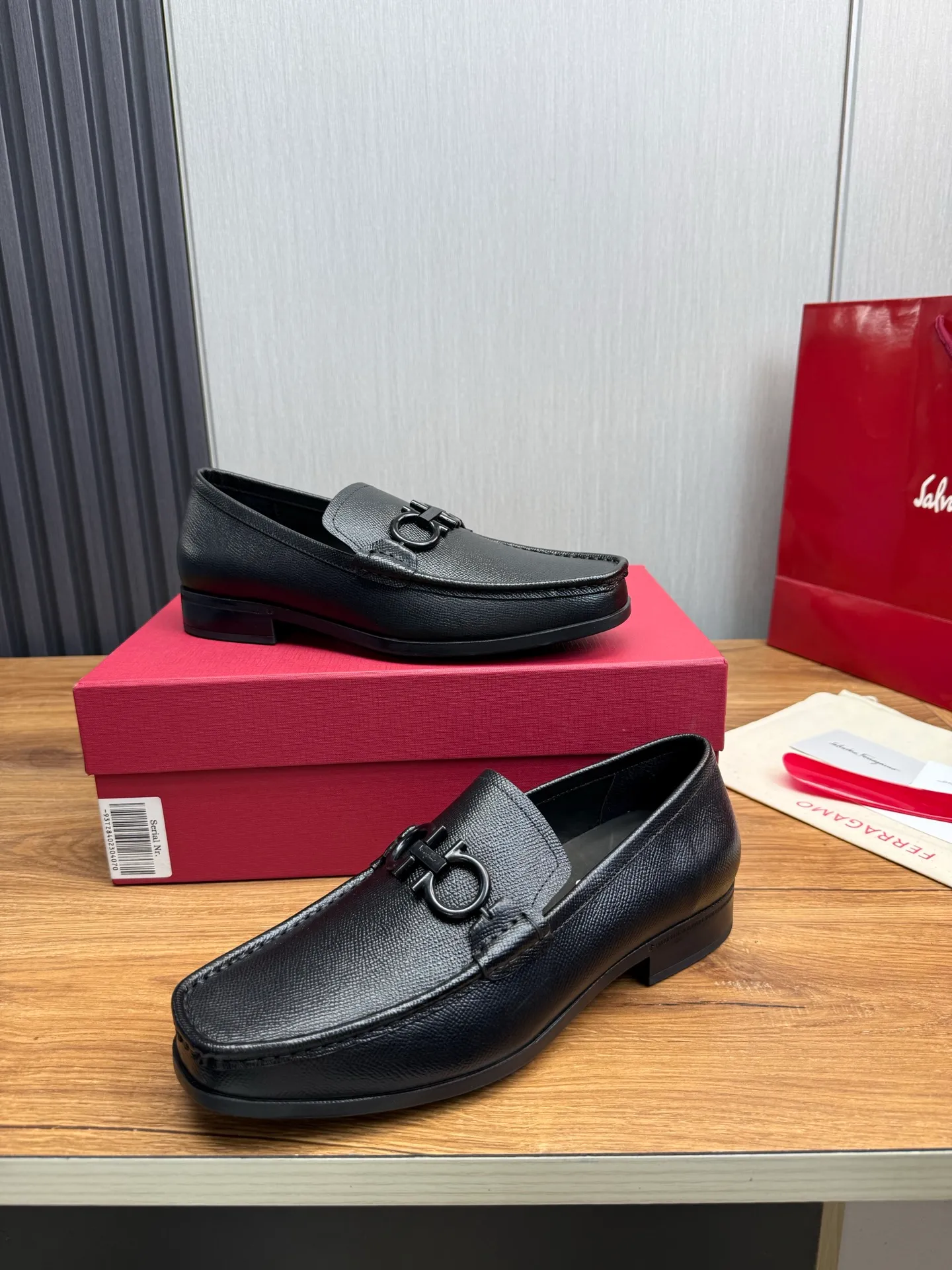 Men's shoes 💰760💰 Ferragamo. [Ferragamo] Men's Loaf leather shoes, the latest hot style, 1:1 original purchase quality, top quality, imported open-edge beaded cowhide leather on the upper, hand-made three-dimensional stitching highlights the round toe design, the inner feet are made of imported cowhide, with original wear-resistant rubber outsole, matching code 39-44, (38, 45 custom-made, non-refundable)